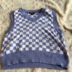 This is a purple sweater vest!! The size is 7/8